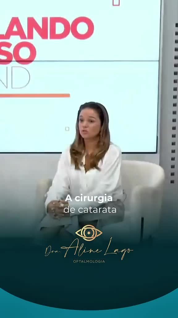 Dra. Aline Lago explicando a cirurgia de catarata